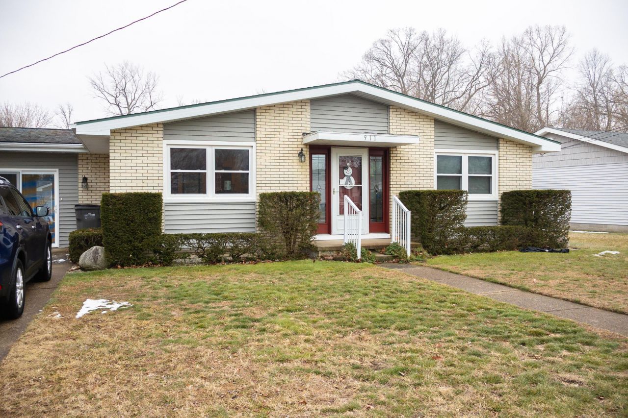 911 W Water Street, New Buffalo, MI 49117 Main Photo