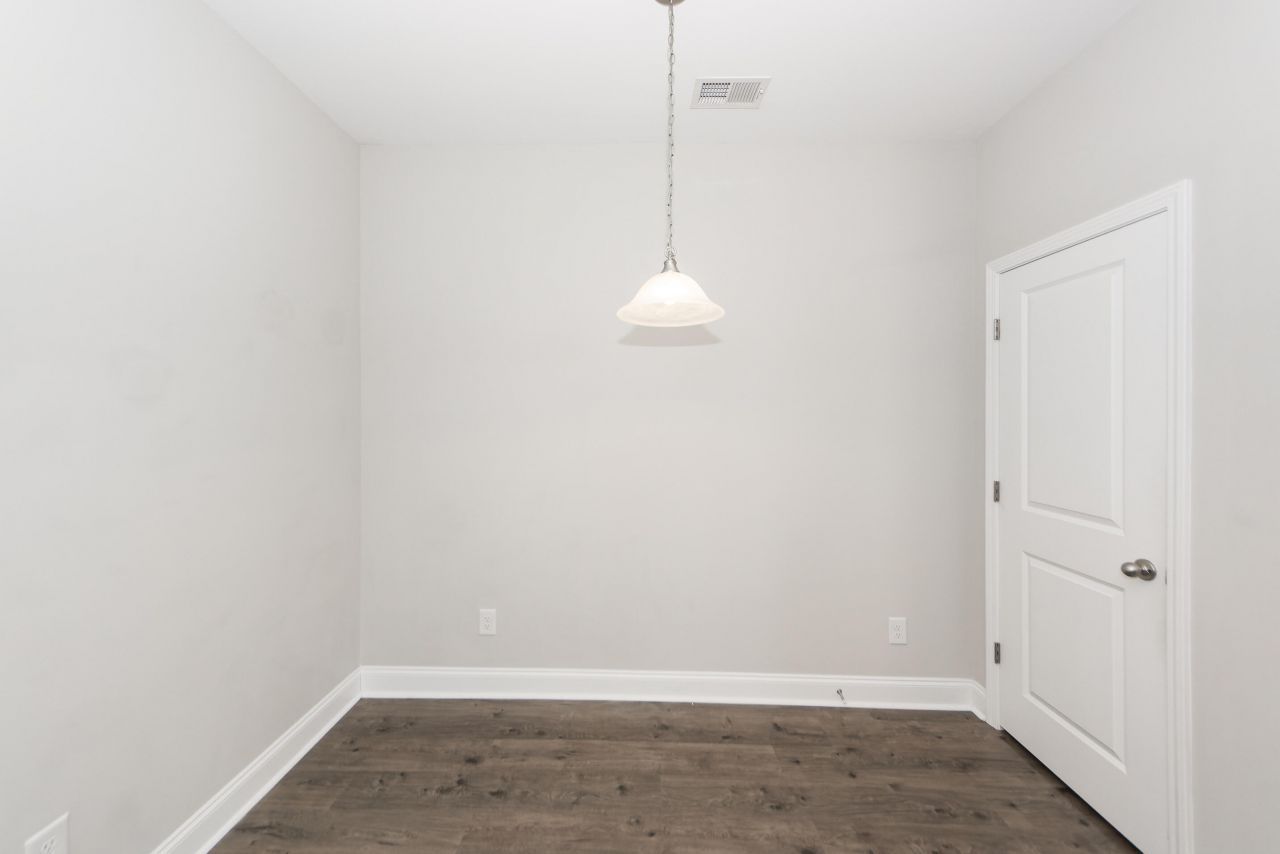 7861 Montview Road Photo 9