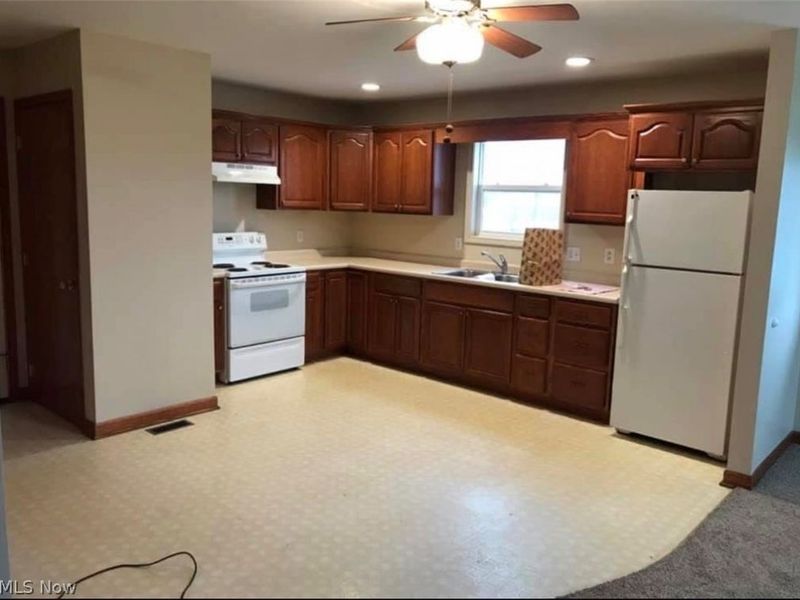 2215 Hilliard Drive, Midvale, OH 44653 Photo 2