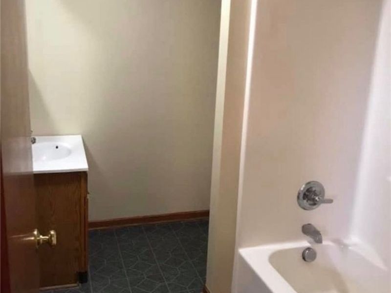 2215 Hilliard Drive, Midvale, OH 44653 Photo 5