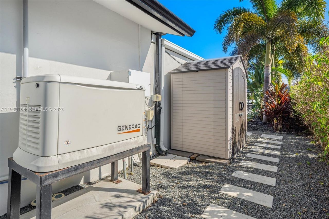 519 Layne Blvd, Hallandale Beach, FL 33009 Photo