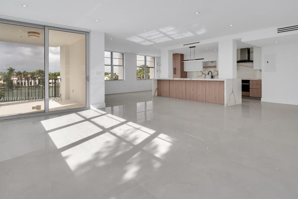 Please Call For Address, Unit 3D, Miami Beach, FL 33140 Photo