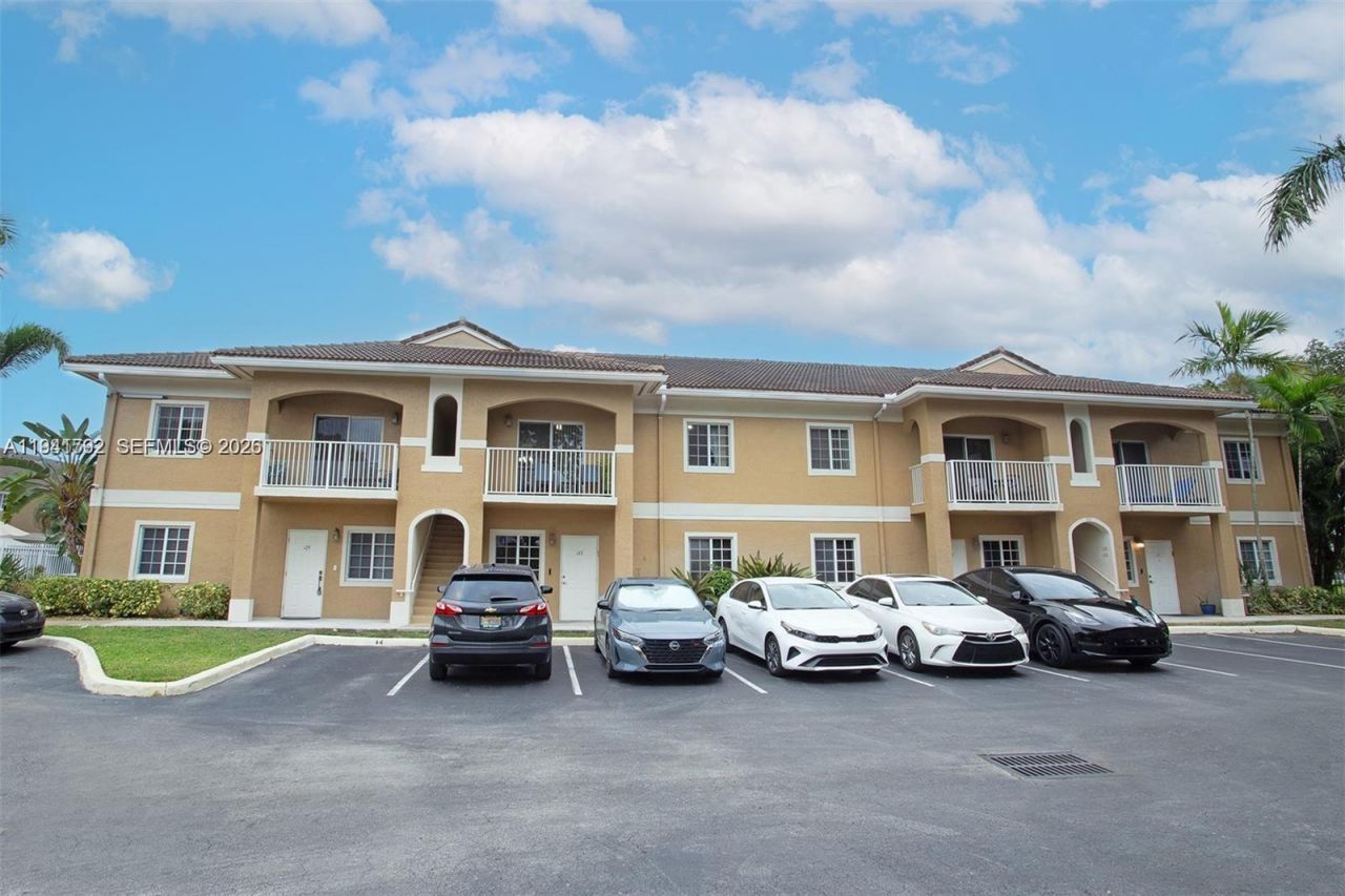 911 Hillcrest Ct, Unit 127, Hollywood, FL 33021 Photo