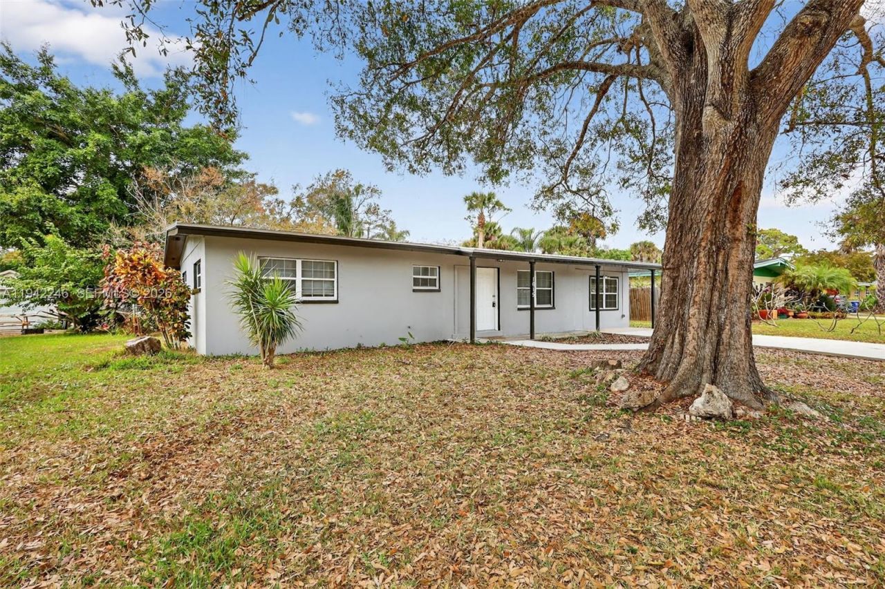 1615 41st Ave, Vero Beach, FL 32960 Main Photo