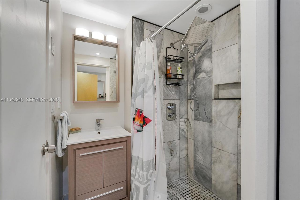 9250 W Bay Harbor Dr, Unit PH-C, Bay Harbor Islands, FL 33154 Photo