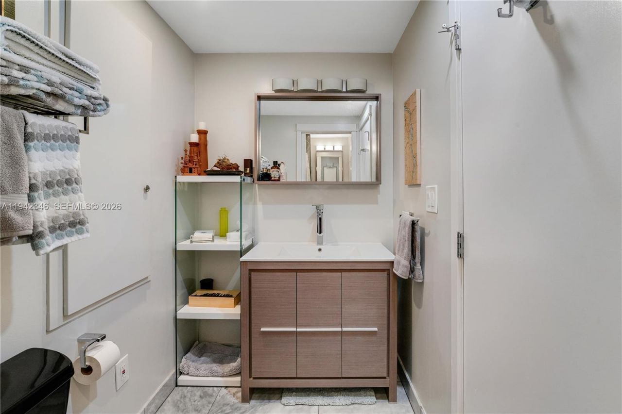 9250 W Bay Harbor Dr, Unit PH-C, Bay Harbor Islands, FL 33154 Photo