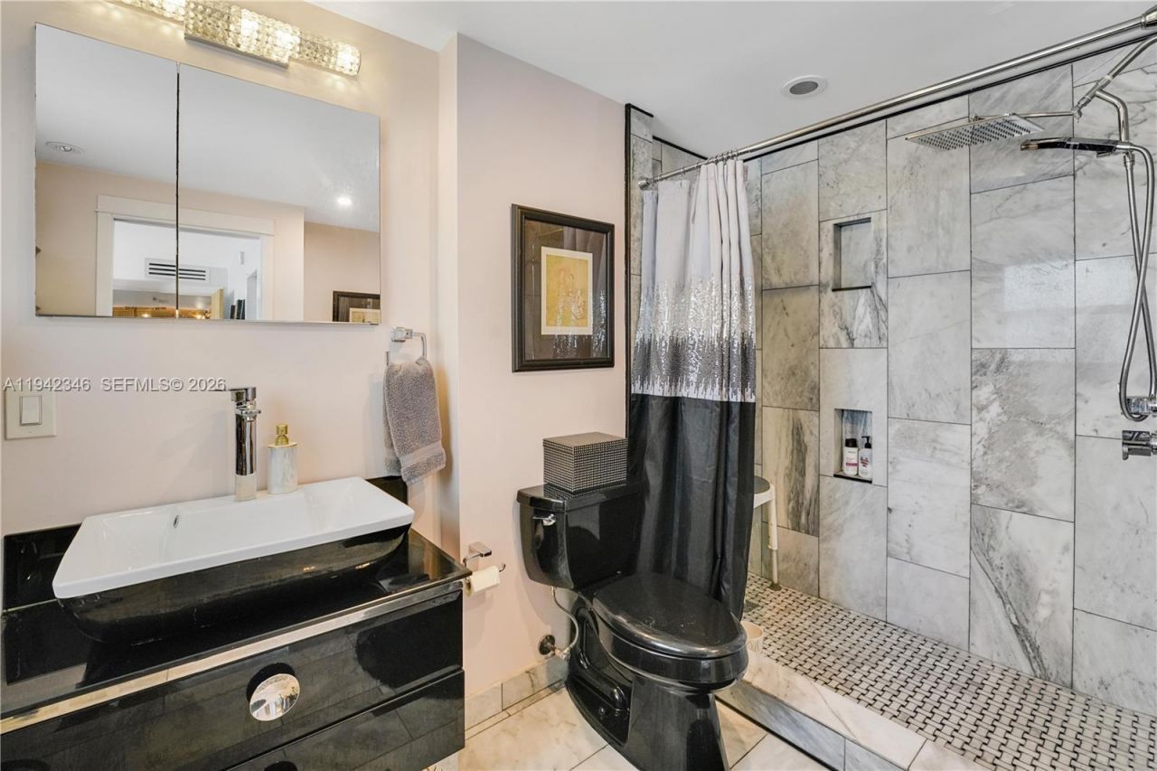 9250 W Bay Harbor Dr , Unit PH-C, Bay Harbor Islands, FL 33154 Photo