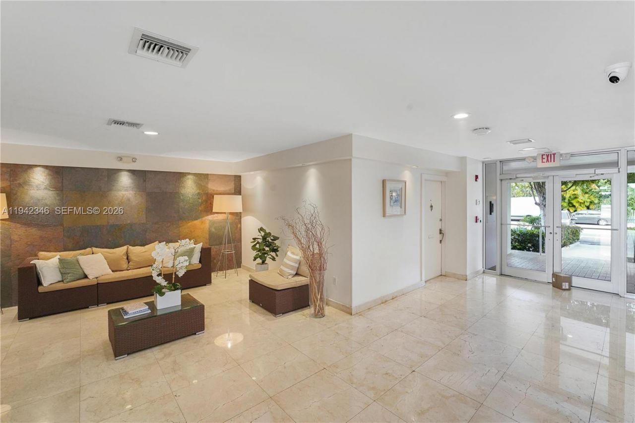 9250 W Bay Harbor Dr, Unit PH-C, Bay Harbor Islands, FL 33154 Photo