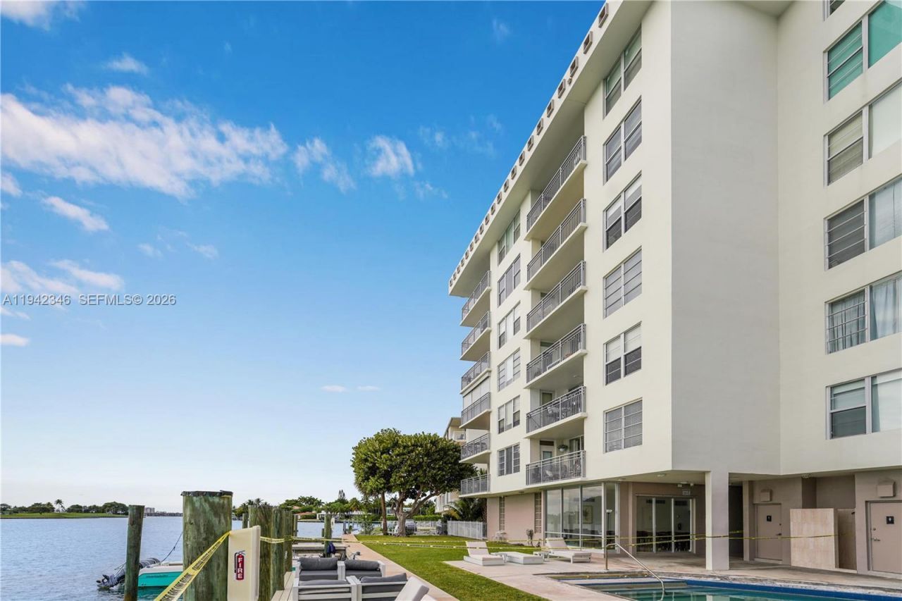 9250 W Bay Harbor Dr, Unit PH-C, Bay Harbor Islands, FL 33154 Photo