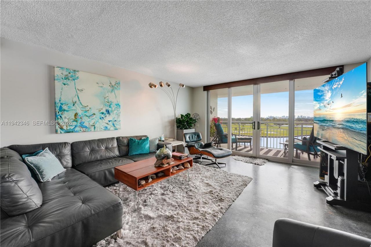9250 W Bay Harbor Dr, Unit PH-C, Bay Harbor Islands, FL 33154 Photo