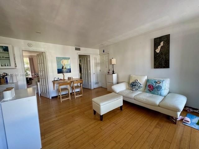 940 7th St , Unit 940D, Miami Beach, FL 33139 Photo