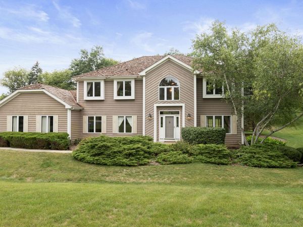 25410 N Cayuga Trail, Lake Barrington, IL 60010