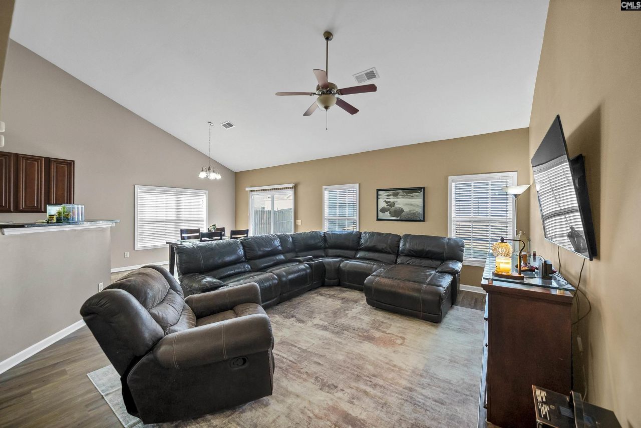 203 Pegonia Lane Photo 10