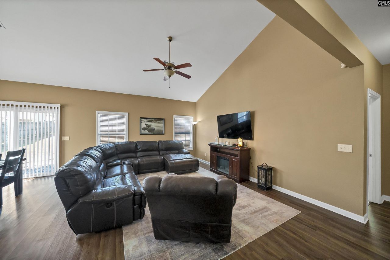 203 Pegonia Lane Photo 9