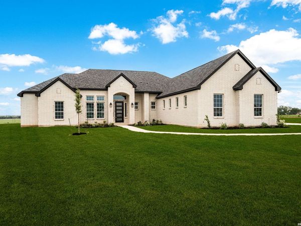 302 Venado Oaks, Castroville, TX 78009