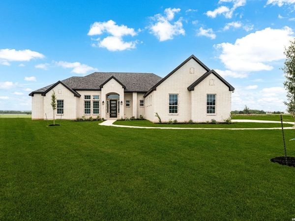 302 Venado Oaks, Castroville, TX 78009