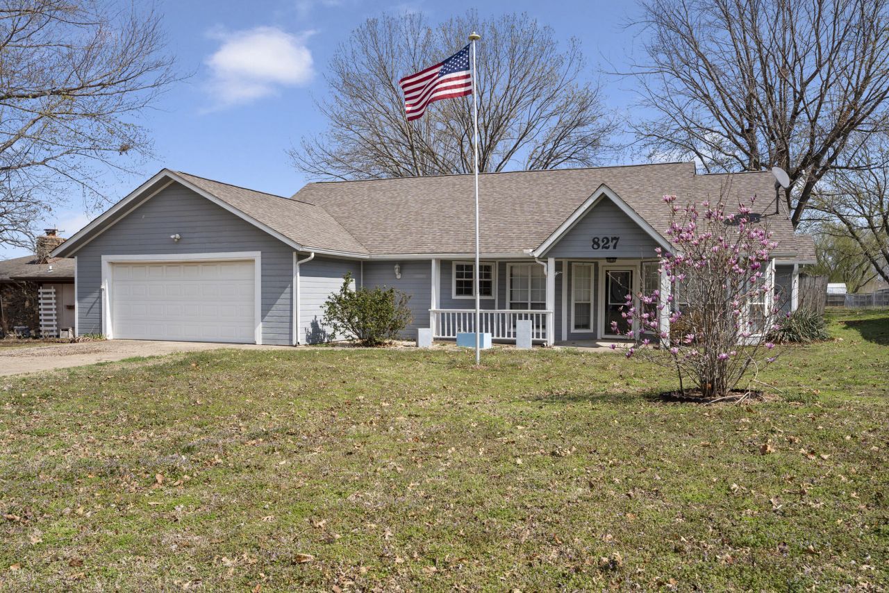 827 Apple Drive, Grove, OK 74344 Main Photo