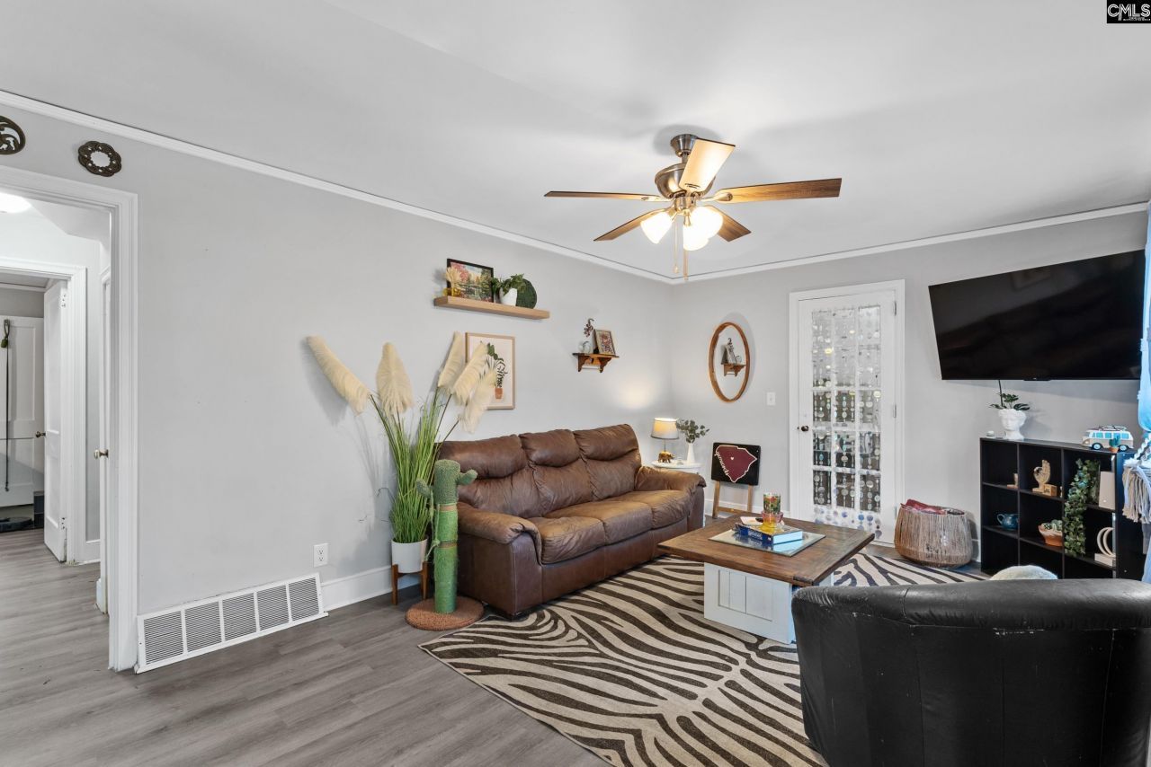 1628 C Avenue Photo 4