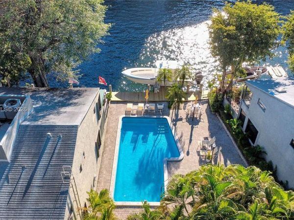 1000 NW N River Dr, Unit 20, Miami, FL 33136