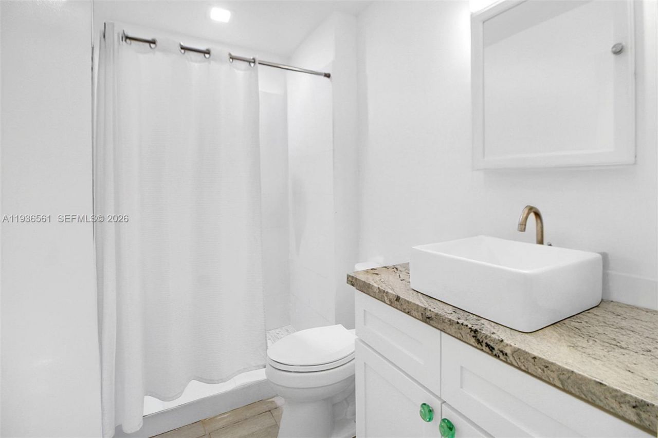 1000 NW N River Dr, Unit 20, Miami, FL 33136 Photo