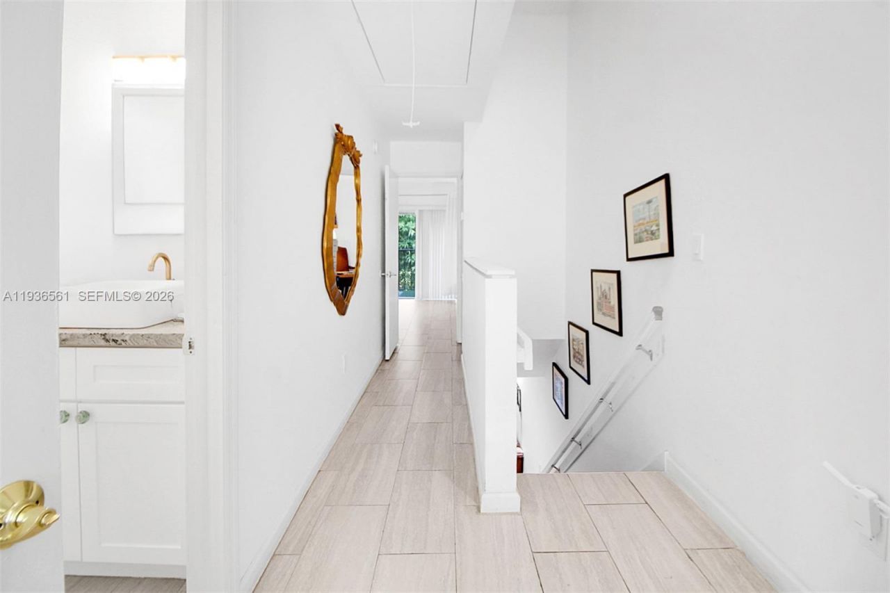 1000 NW N River Dr, Unit 20, Miami, FL 33136 Photo