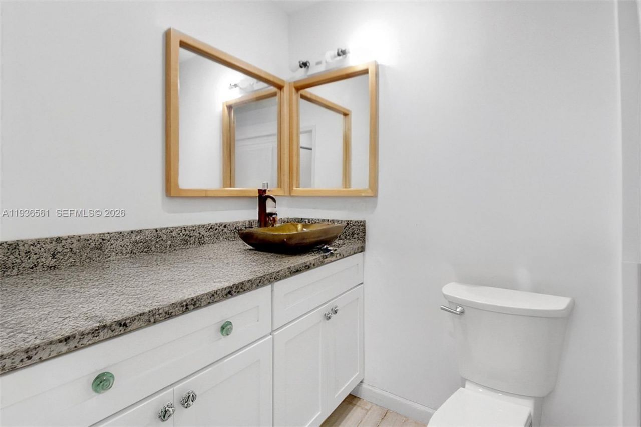 1000 NW N River Dr, Unit 20, Miami, FL 33136 Photo