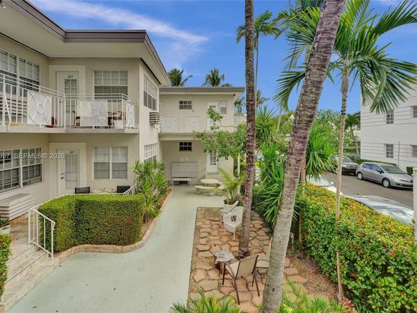 717 Espanola Way , Unit 205, Miami Beach, FL 33139