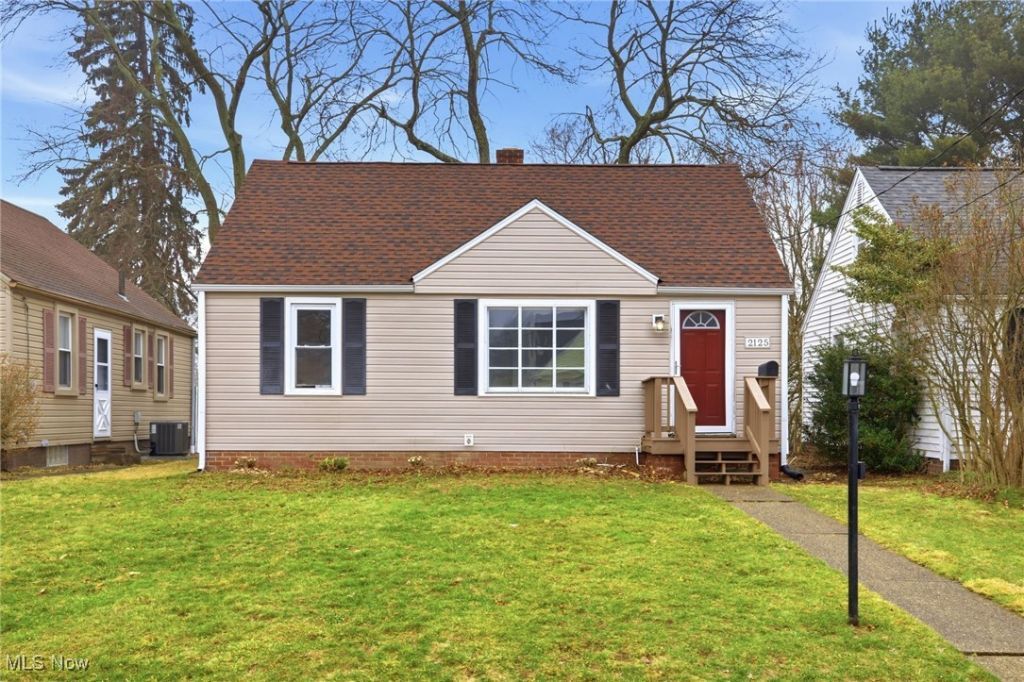 2125 39th Street Nw, Canton, OH 44709 Main Photo