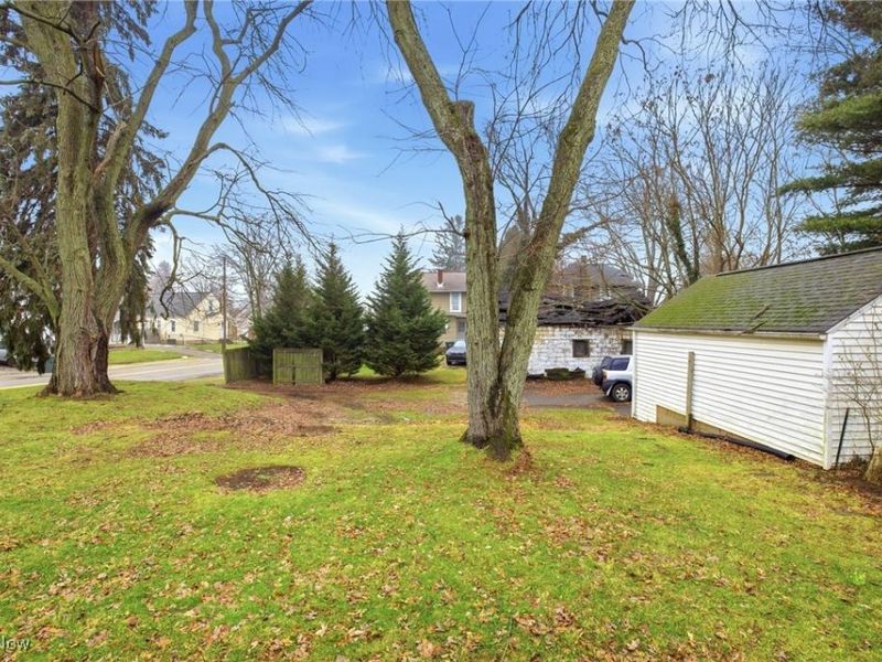 2125 39th Street NW, Canton, OH 44709 Photo 5