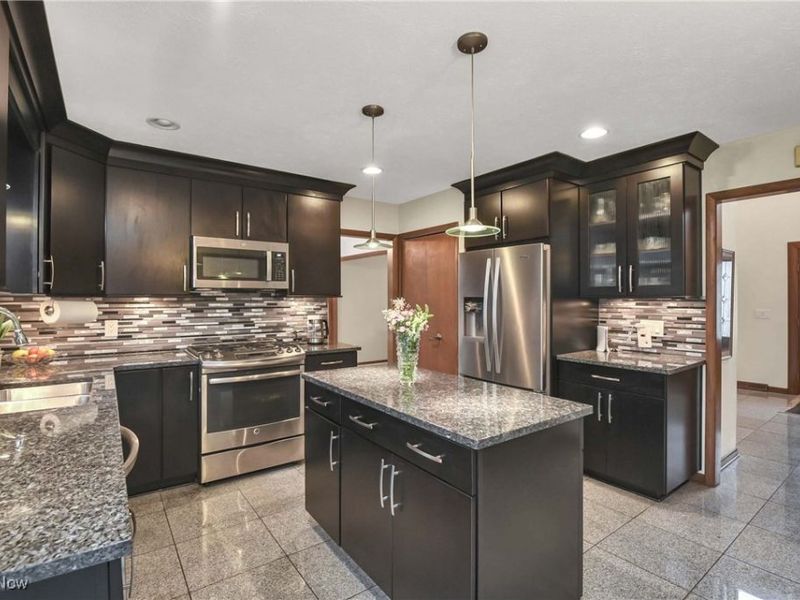 4397 Prestwick Crossing, Westlake, OH 44145 Photo 3