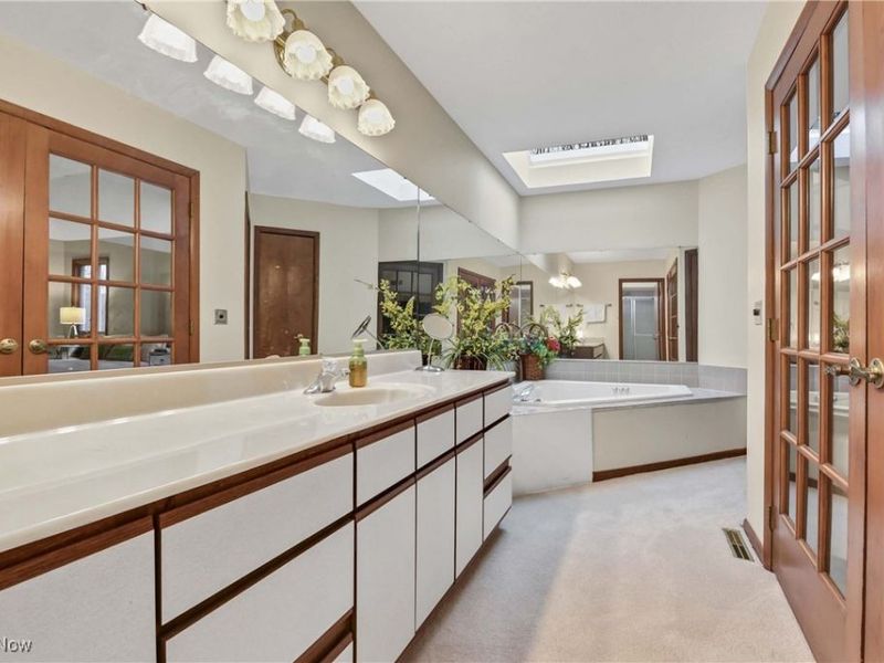 4397 Prestwick Crossing, Westlake, OH 44145 Photo 5