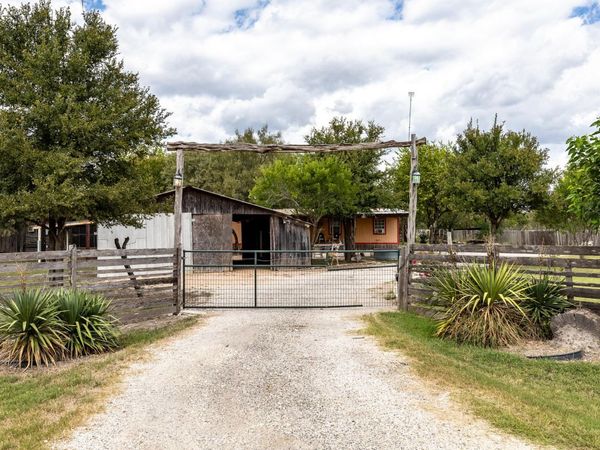 310 Union Hill RD, Luling, TX 78648