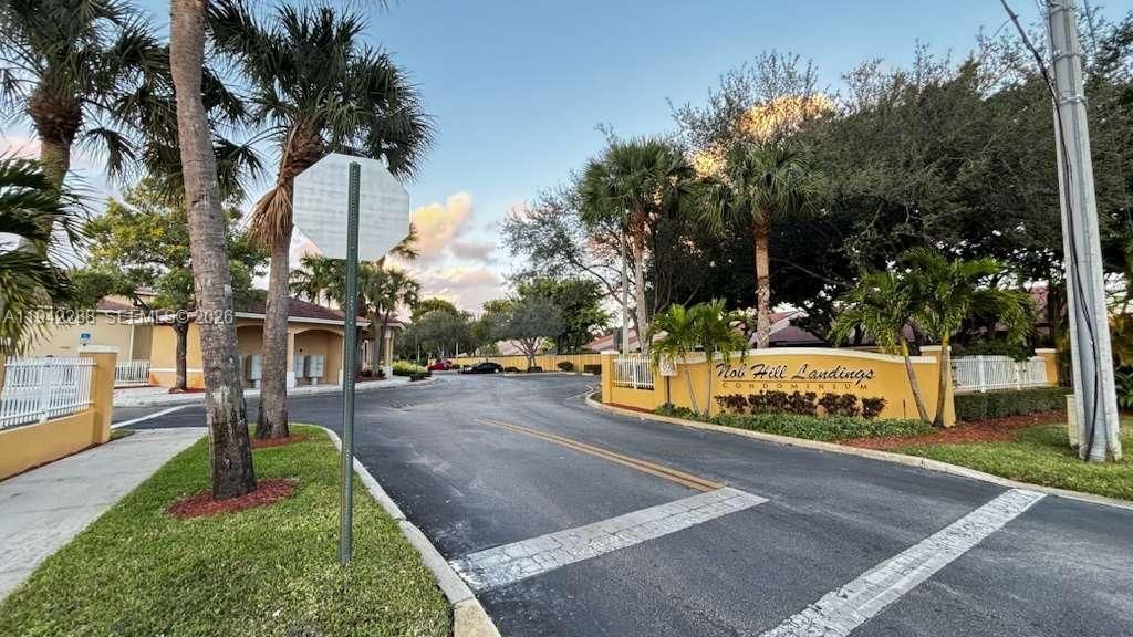 9905 Westwood Dr, Unit 34-3, Tamarac, FL 33321 Photo