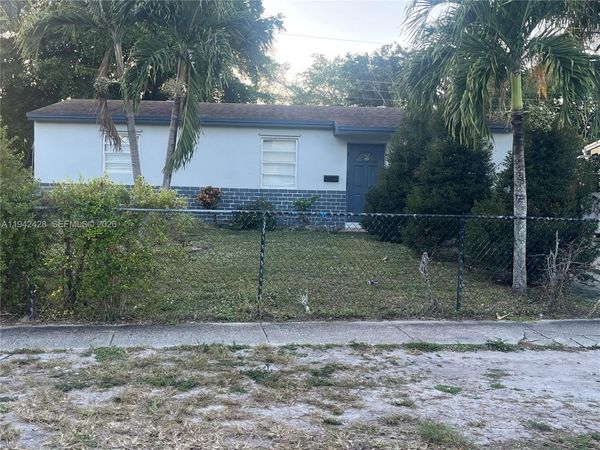 700 N 68th Way, Hollywood, FL 33024