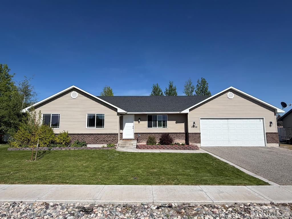 2920 N Sunlight Drive, Idaho Falls, ID 83401 Main Photo