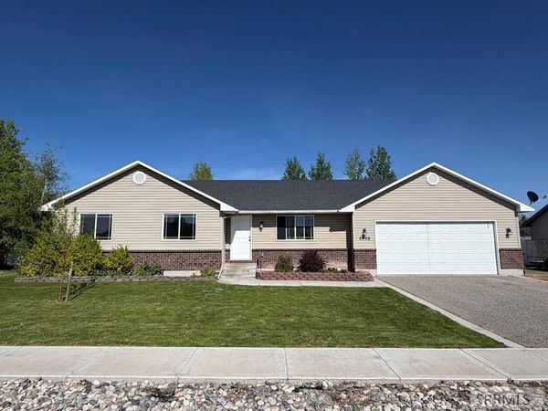 2920 N Sunlight Drive, IDAHO FALLS, ID 83401