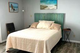 4714 Woodland St. photo 4