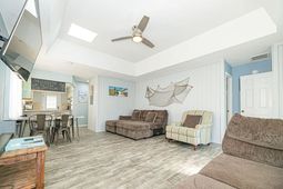 4714 Woodland St. photo 4