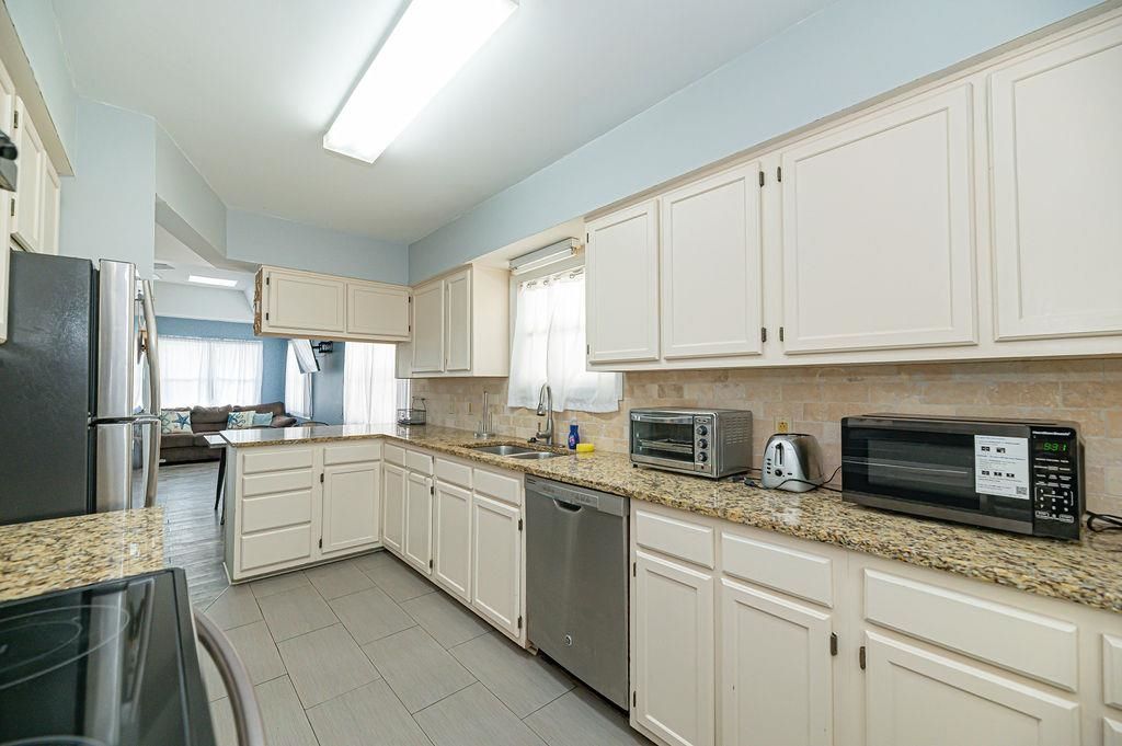 4714 Woodland St. Photo 8