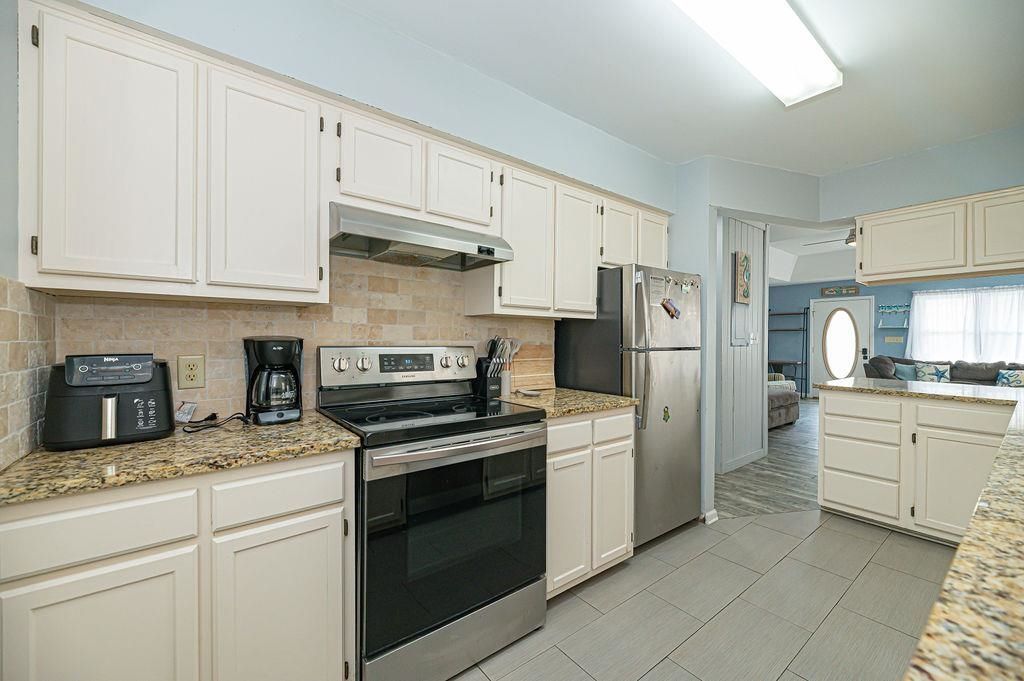 4714 Woodland St. Photo 9