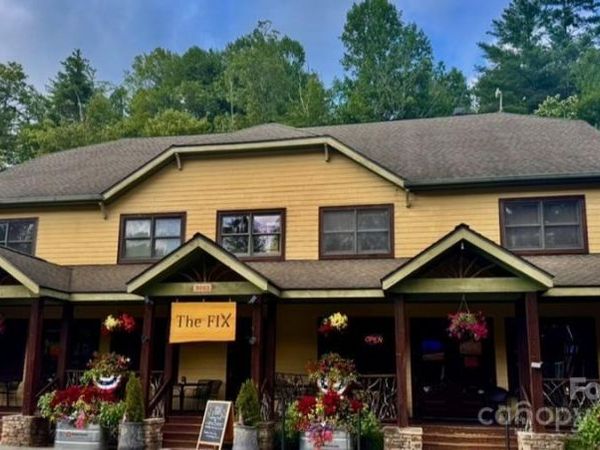 3093 US Highway 64 Highway E, Sapphire, NC 28774