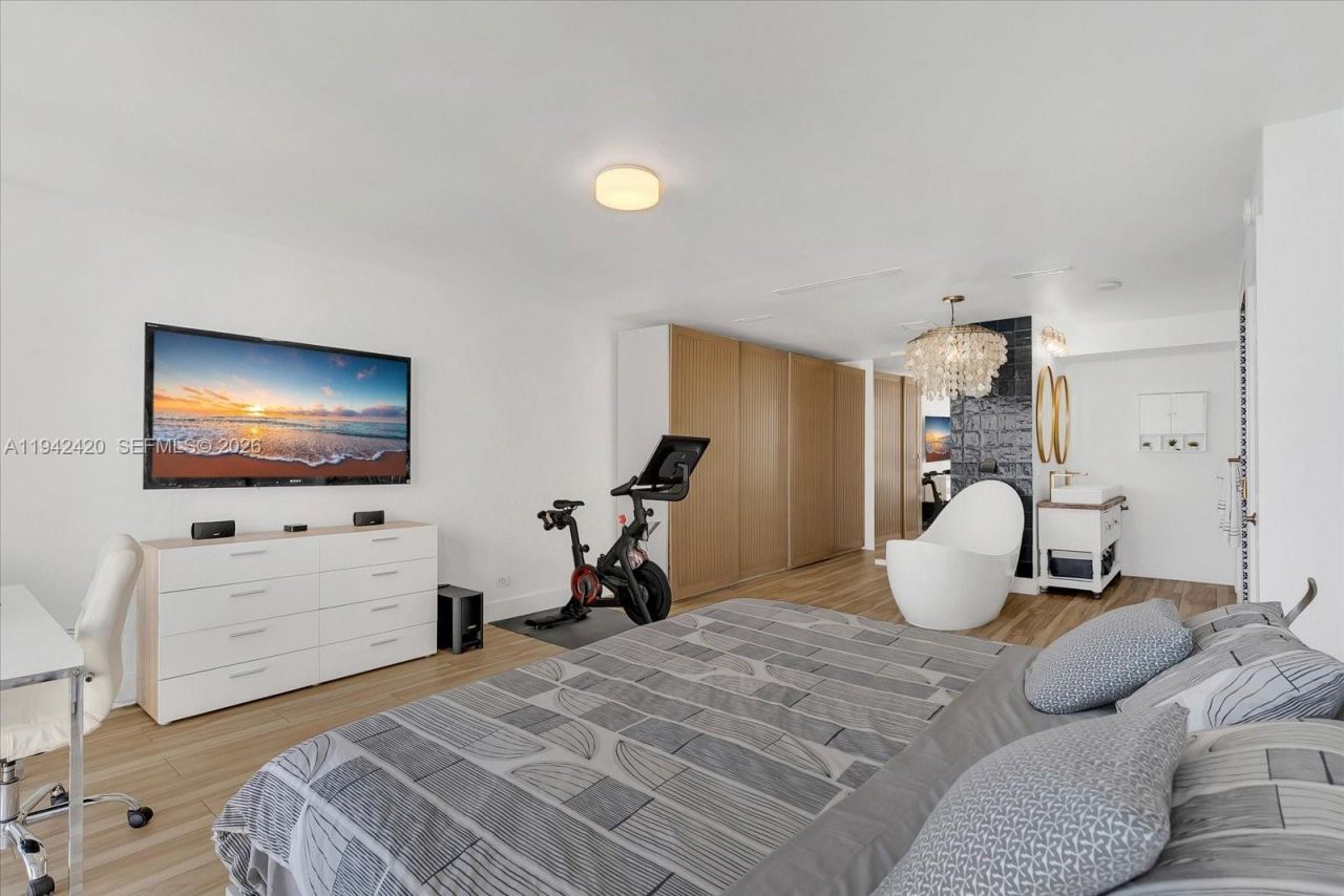 2451 Brickell Ave, Unit 17D, Miami, FL 33129 Photo