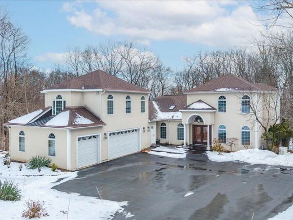 108 Woods Lane, Colonie, NY 12204