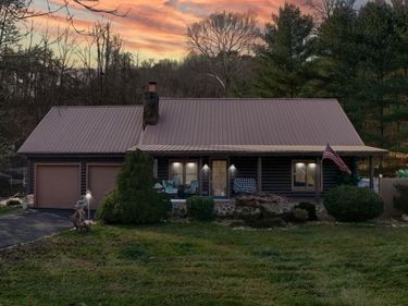 766 Old Flat Lick School Road, Flat Lick, KY 40935