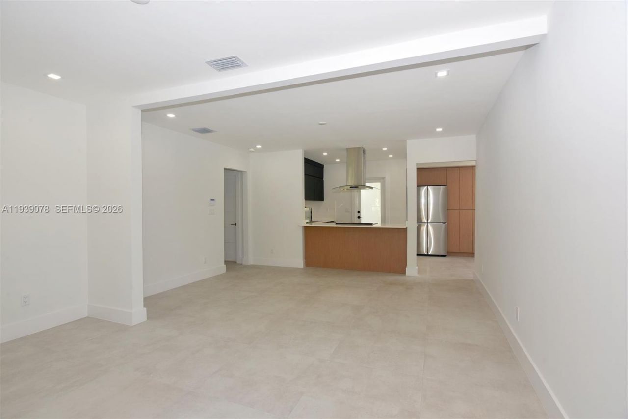 1084 NW 66th St, Miami, FL 33150 Photo