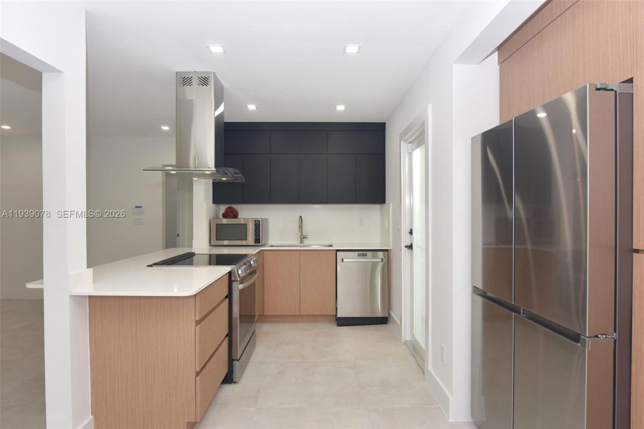 1084 NW 66th St, Miami, FL 33150 Photo