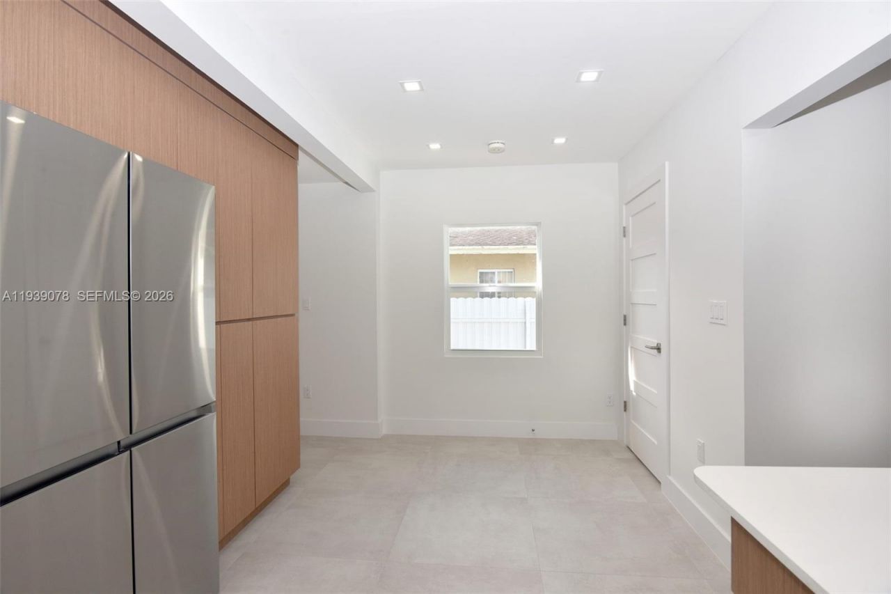 1084 NW 66th St, Miami, FL 33150 Photo