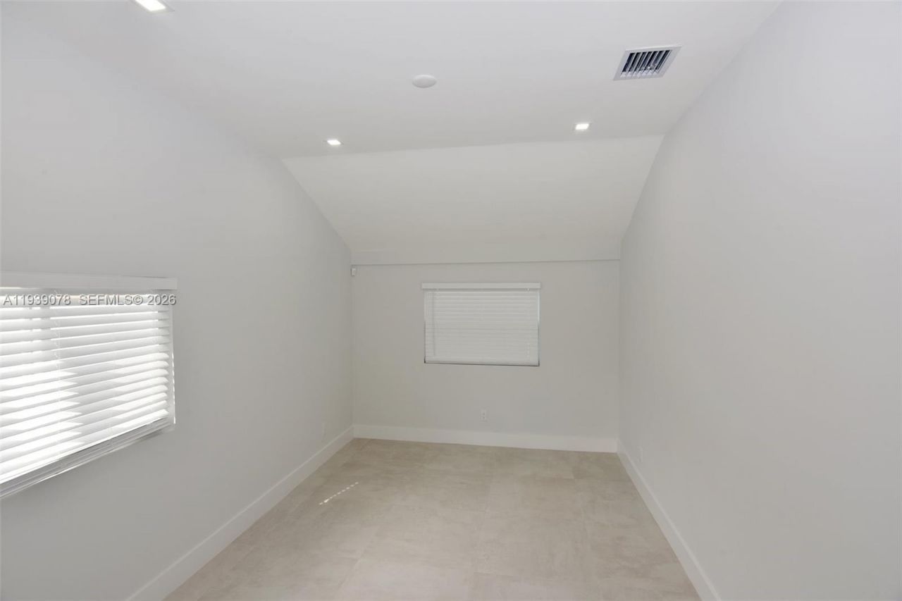 1084 NW 66th St, Miami, FL 33150 Photo