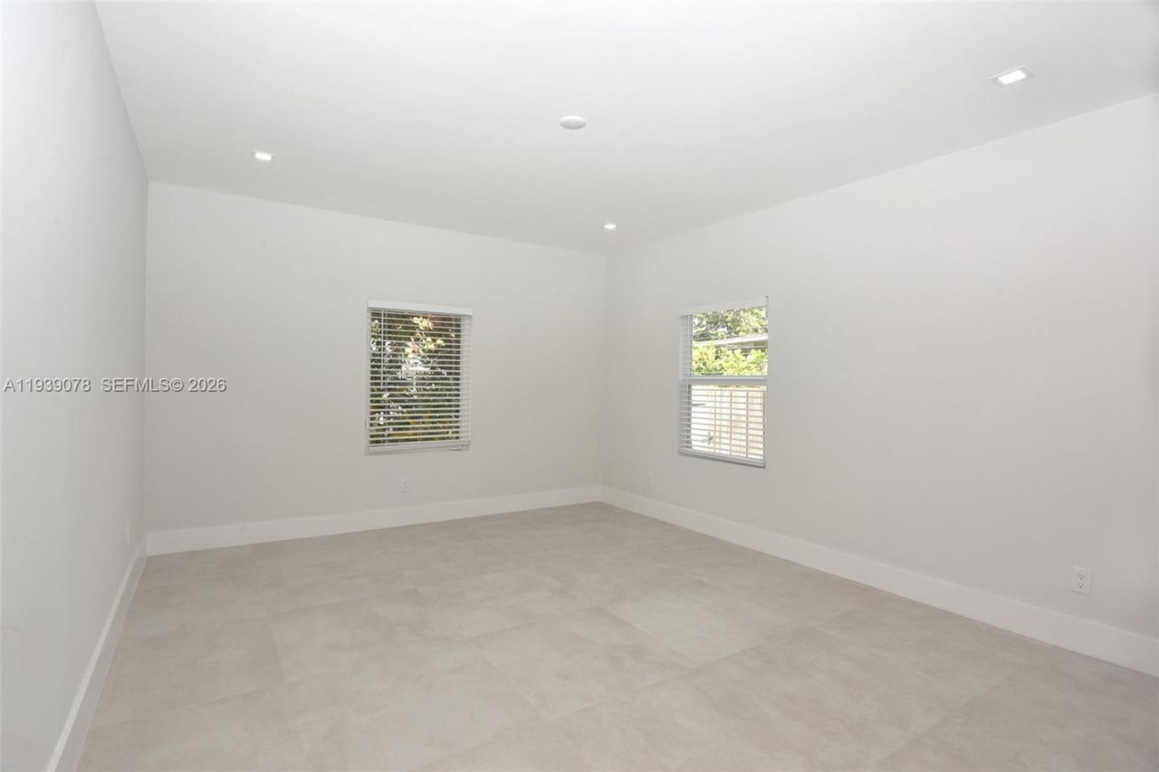 1084 NW 66th St, Miami, FL 33150 Photo