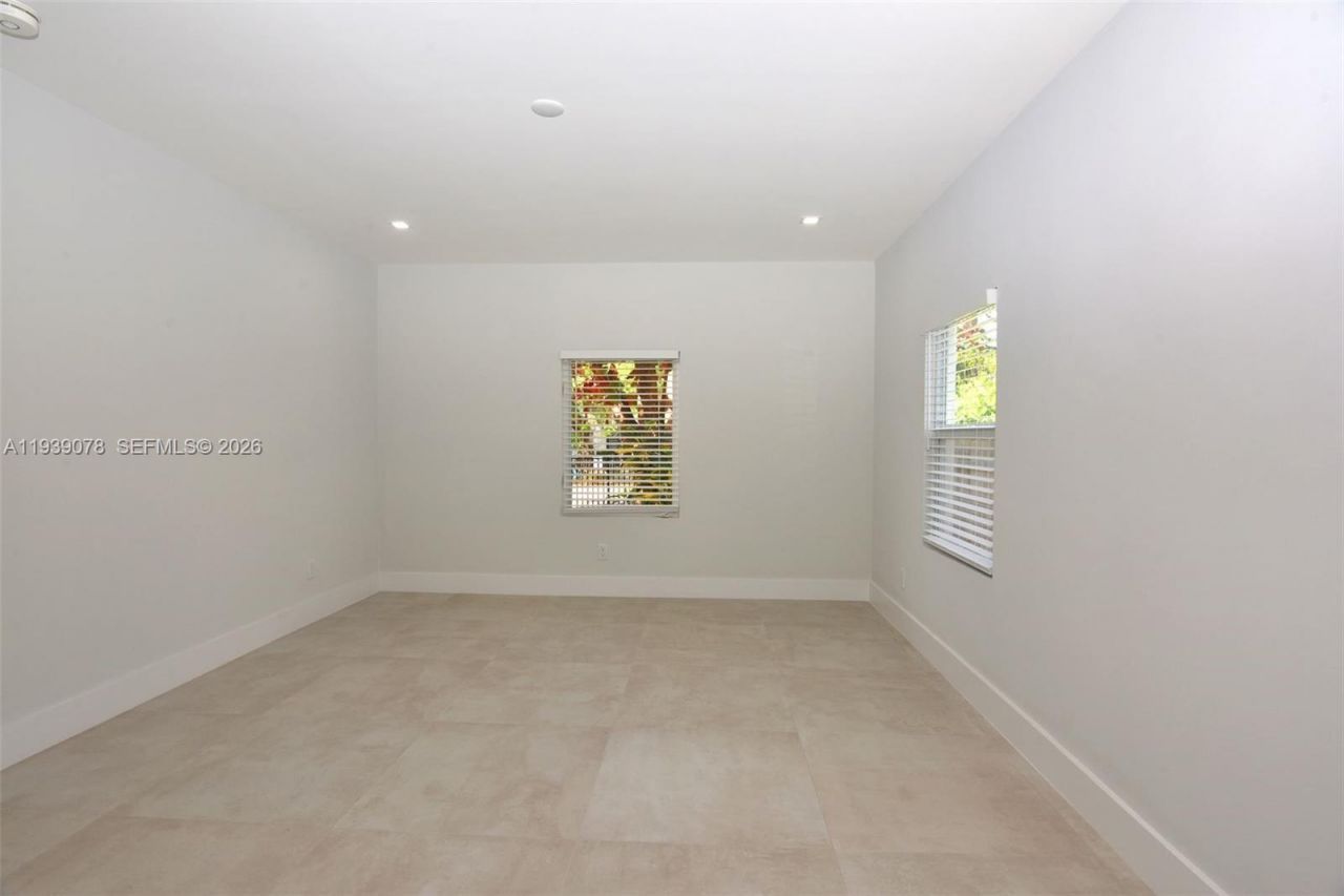 1084 NW 66th St, Miami, FL 33150 Photo